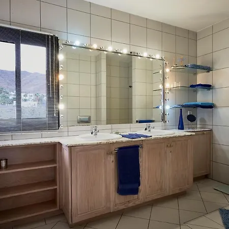 Paradise Beach Villa Giniginamar